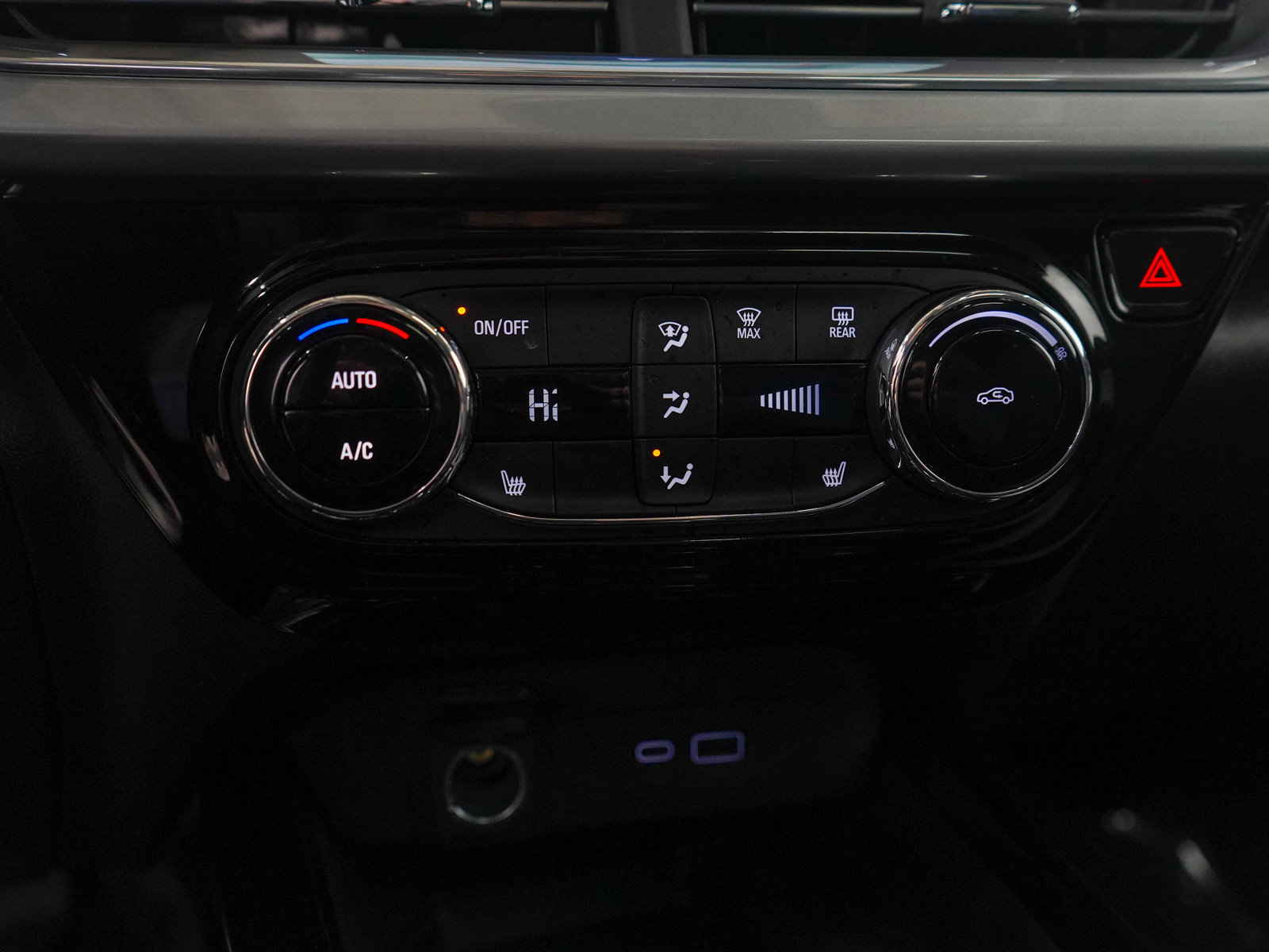 Used 2024 Chevrolet Trax LT w/ Sunroof Package image 20