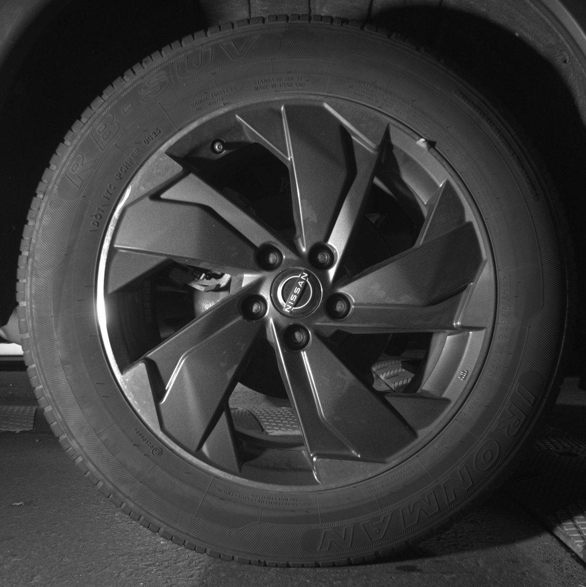 Used 2025 Nissan Rogue SV FWD image 15