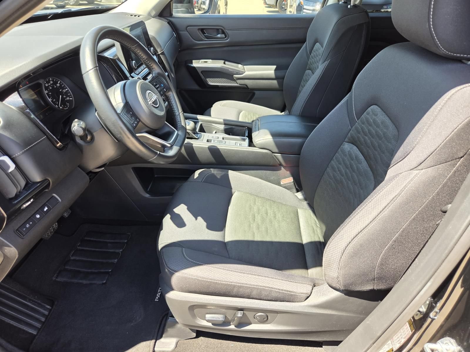 Certified 2025 Nissan Pathfinder SV FWD image 23