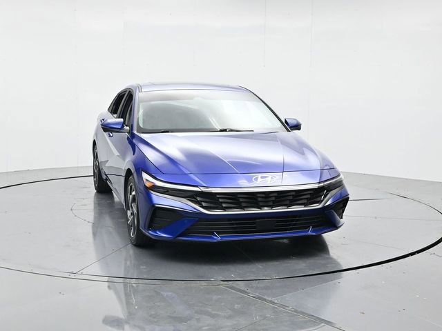 Used 2024 Hyundai Elantra Limited image 4