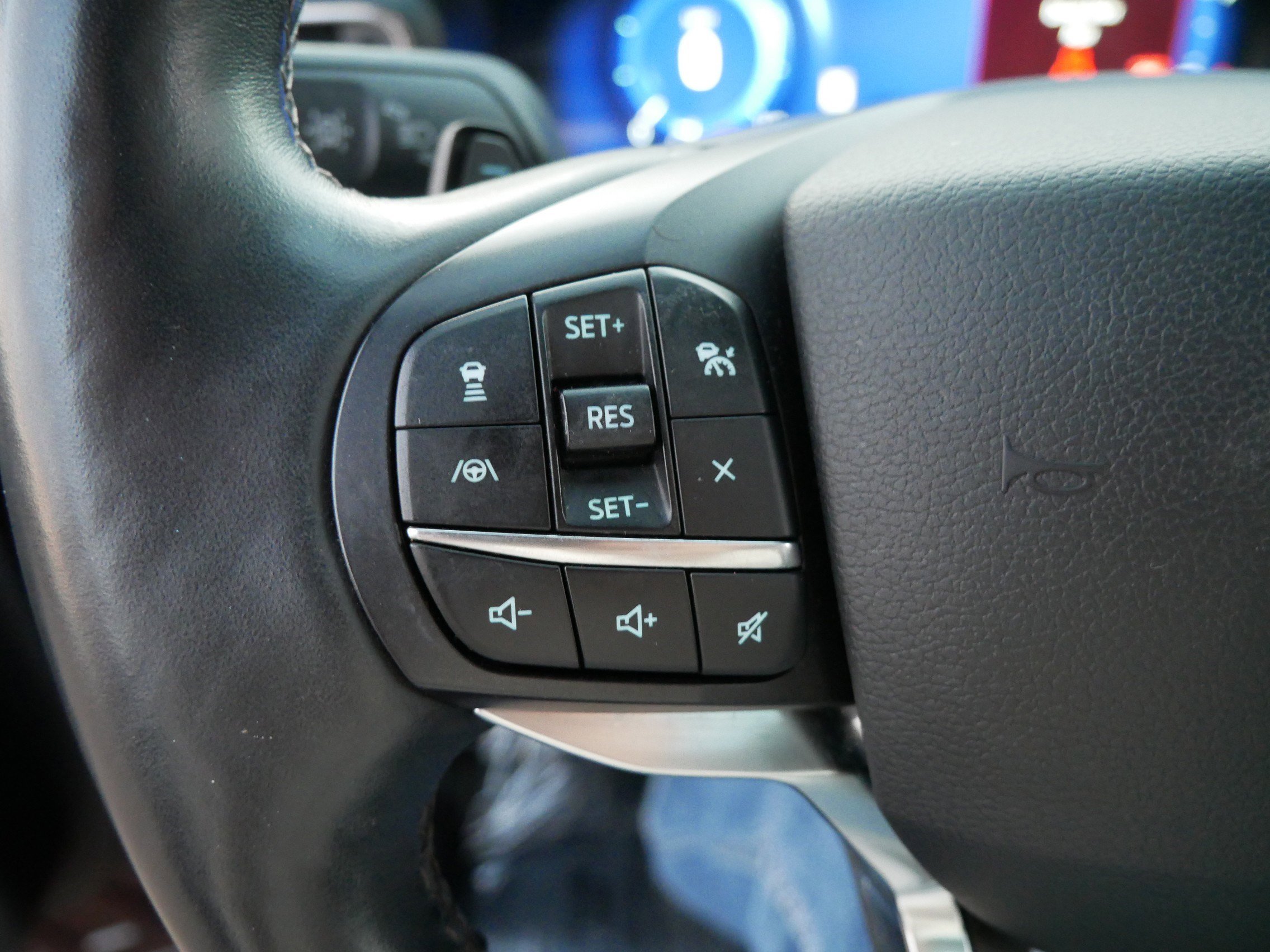 Certified 2020 Ford Explorer Platinum w/ Premium Technology Package image 28