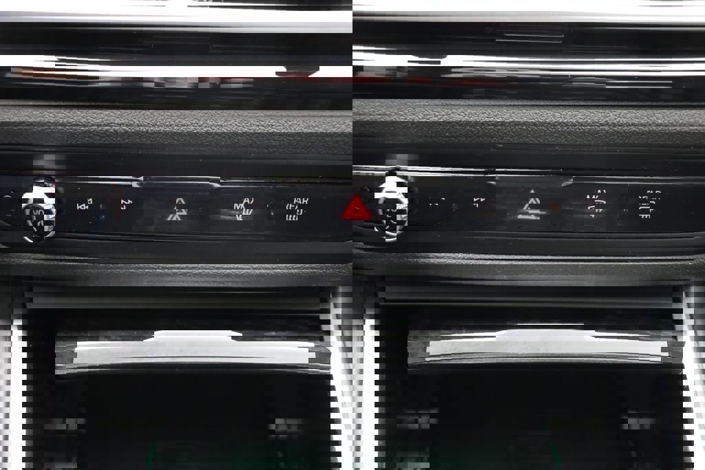 Used 2024 BMW 330i xDrive Sedan w/ Convenience Package image 25