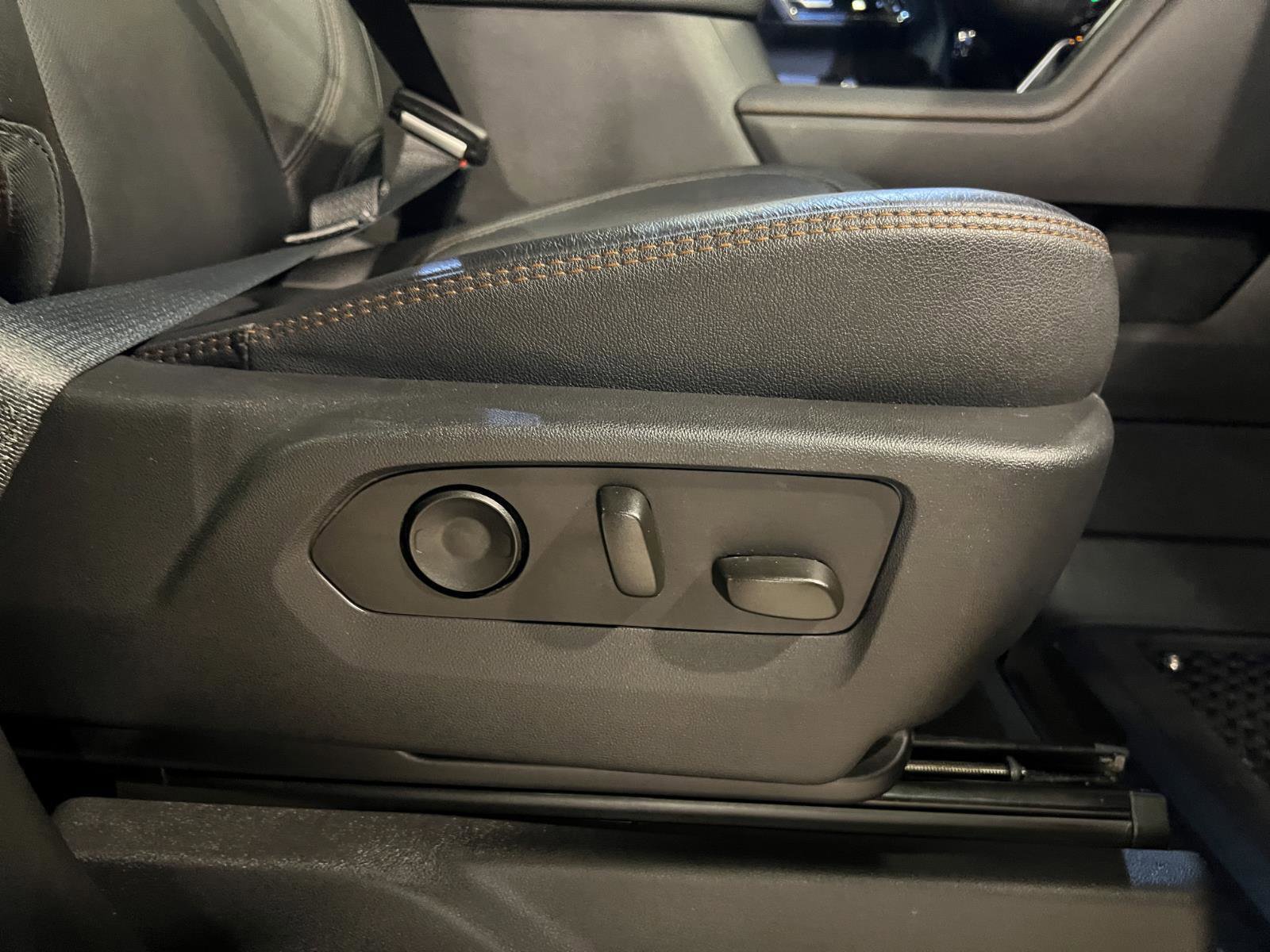 Used 2024 GMC Sierra 2500 AT4 w/ AT4 Premium Plus Package image 40