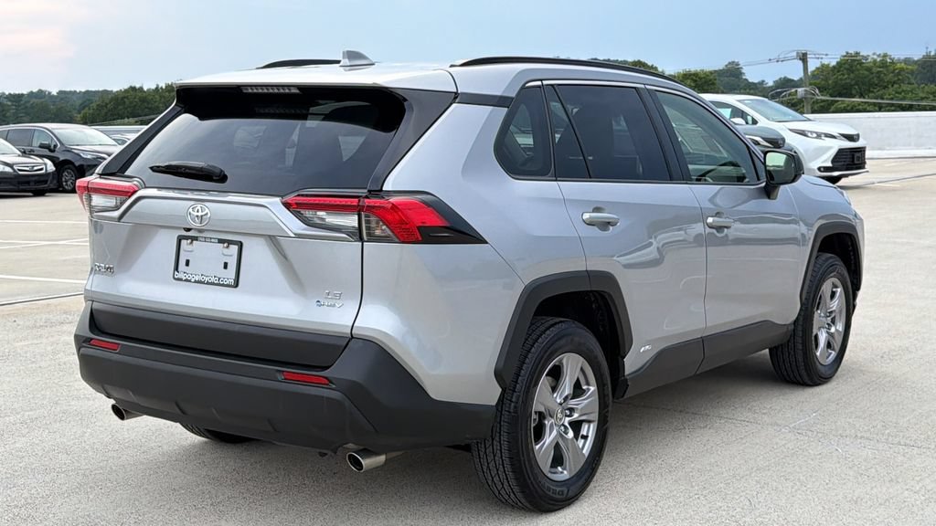 Used 2025 Toyota RAV4 LE AWD/4WD image 4
