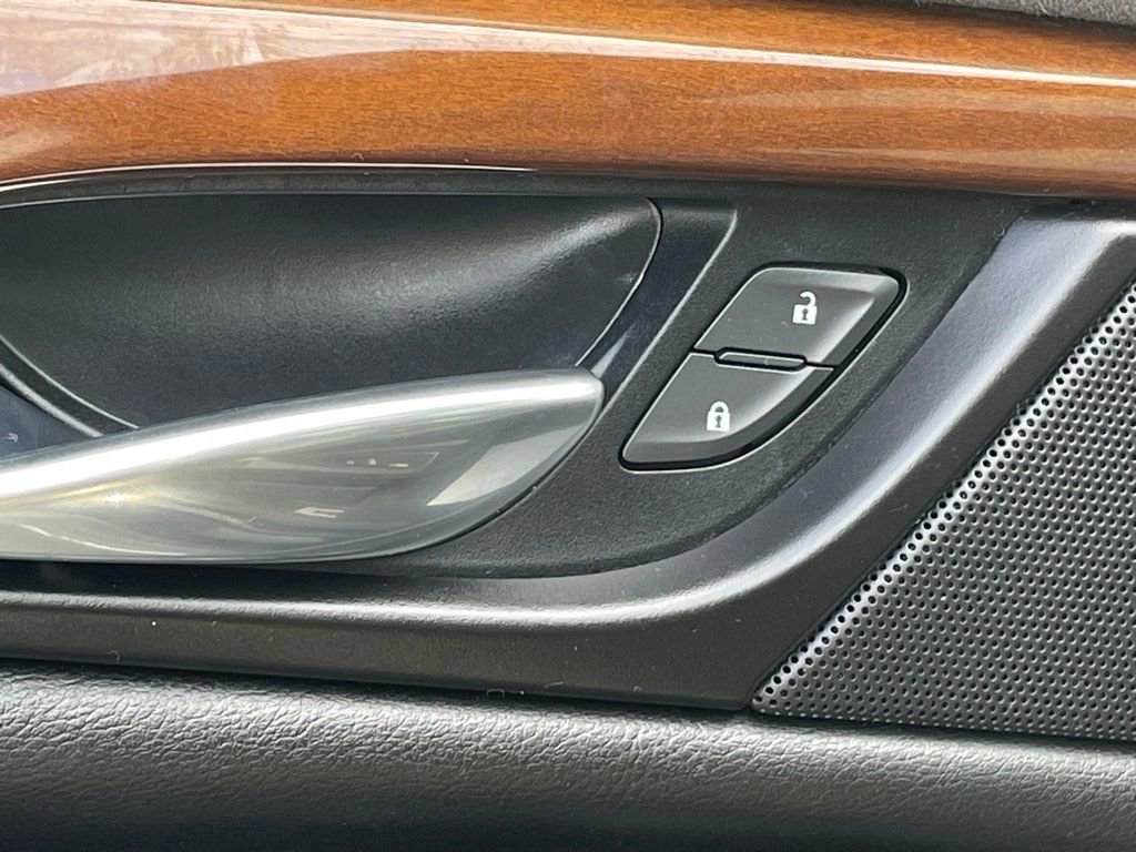 Certified 2020 Cadillac Escalade Luxury w/ Escalade Sport Edition image 34