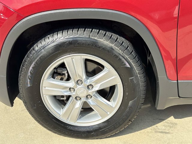Used 2019 Chevrolet Trax LT w/ LT Convenience Package FWD image 4