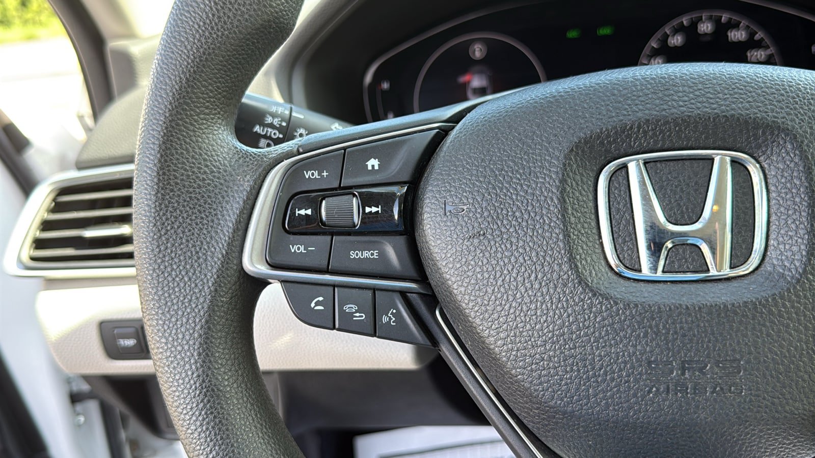 Used 2018 Honda Accord LX image 12