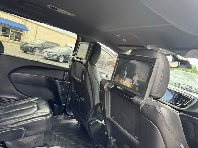 Used 2020 Chrysler Pacifica Touring-L Plus w/ Advanced Safetytec Group FWD image 4