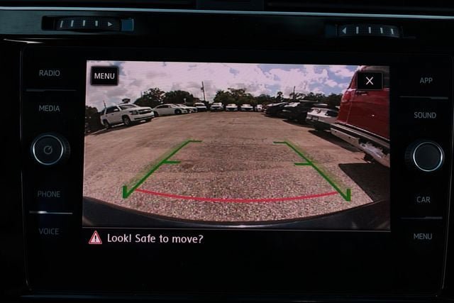 Used 2018 Volkswagen GTI SE FWD image 37