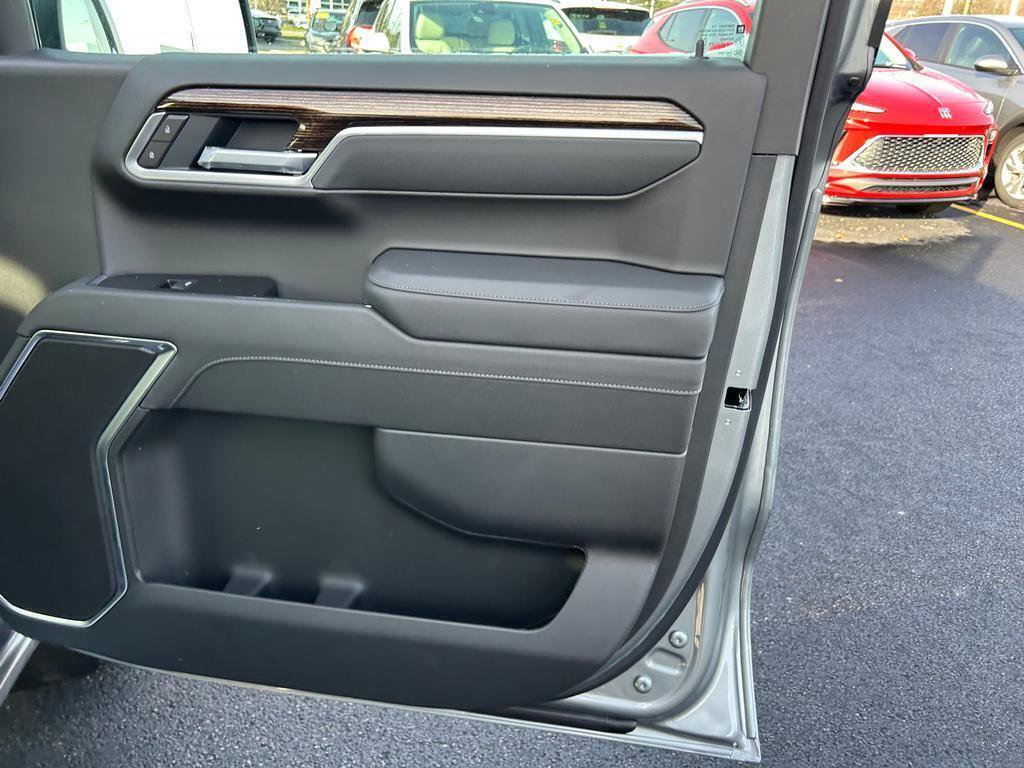 New 2026 GMC Sierra 1500 SLE w/ Preferred Package image 18