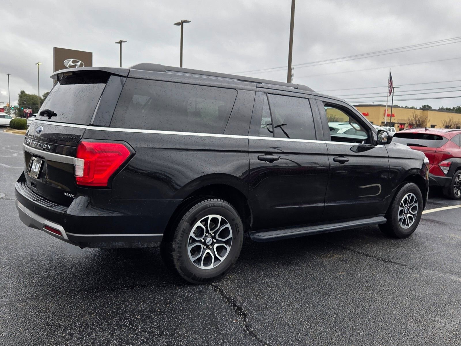 Used 2024 Ford Expedition Max XLT image 16