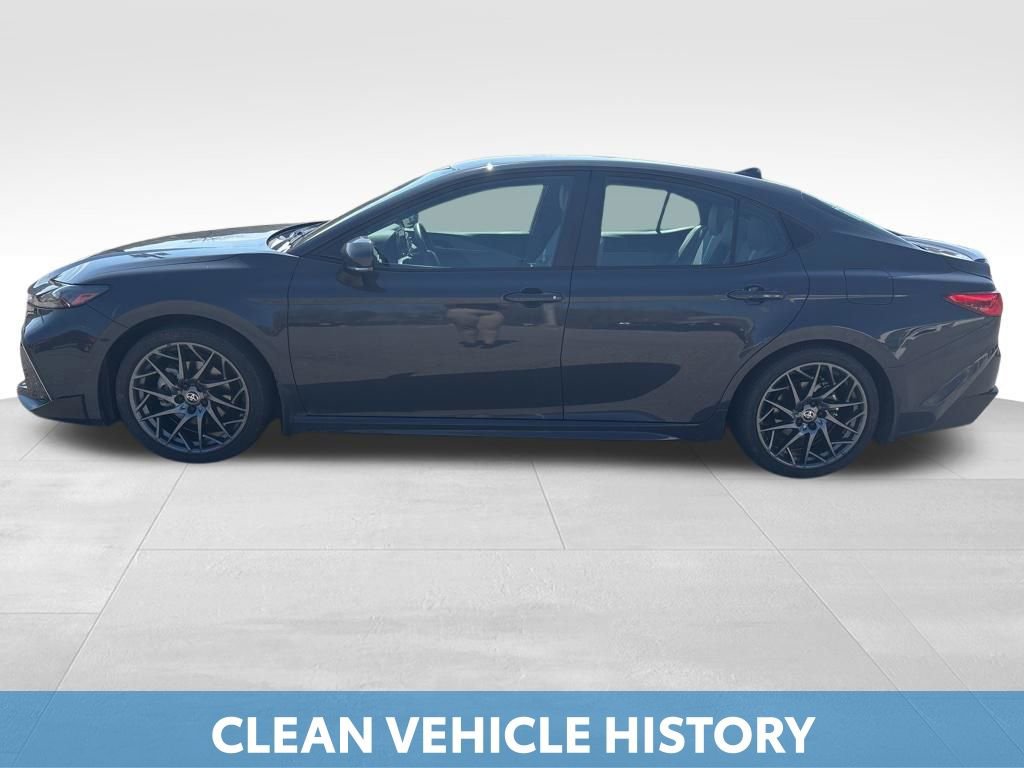 Used 2025 Toyota Camry SE image 3
