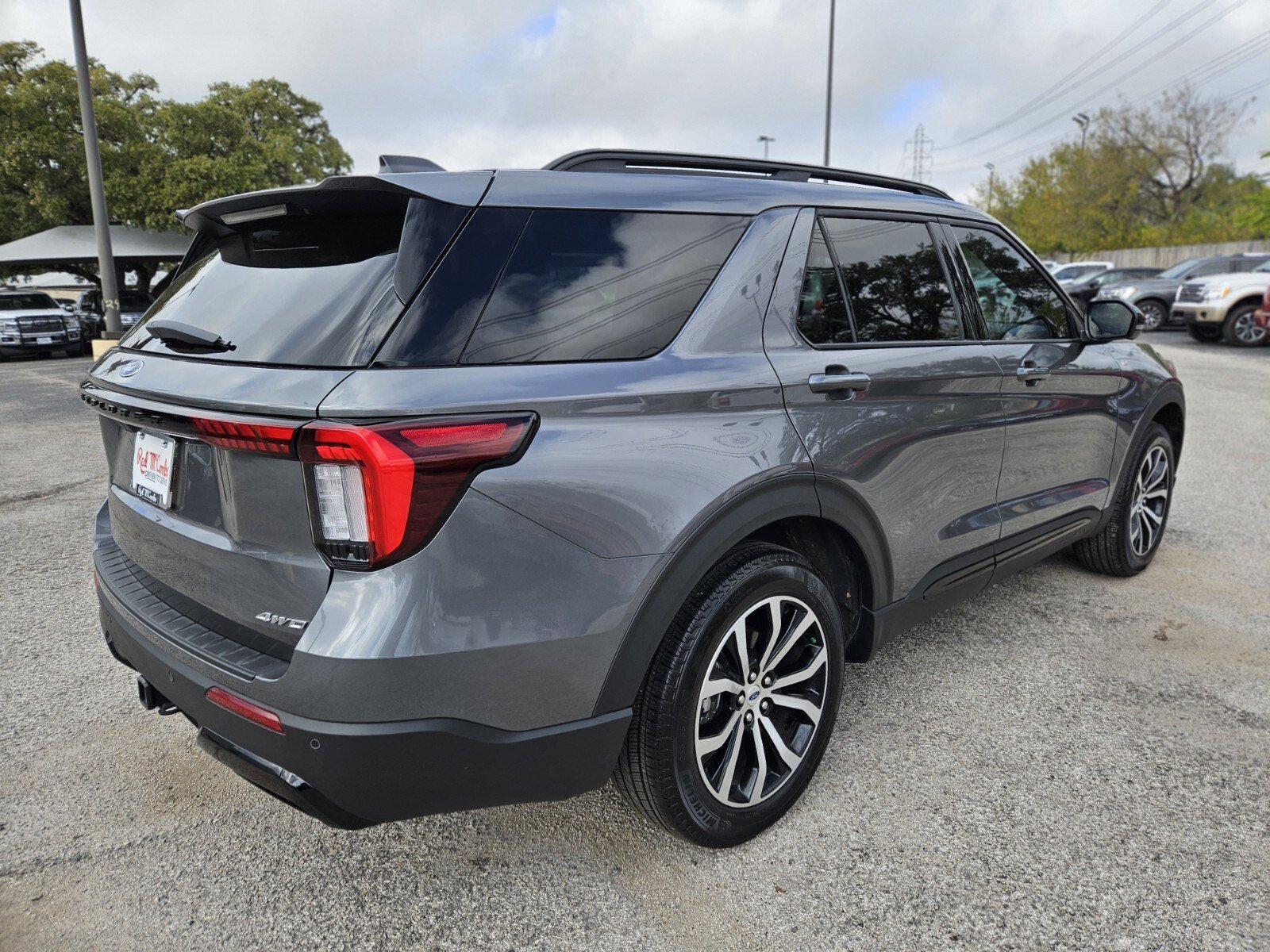 Certified 2025 Ford Explorer ST-Line image 4