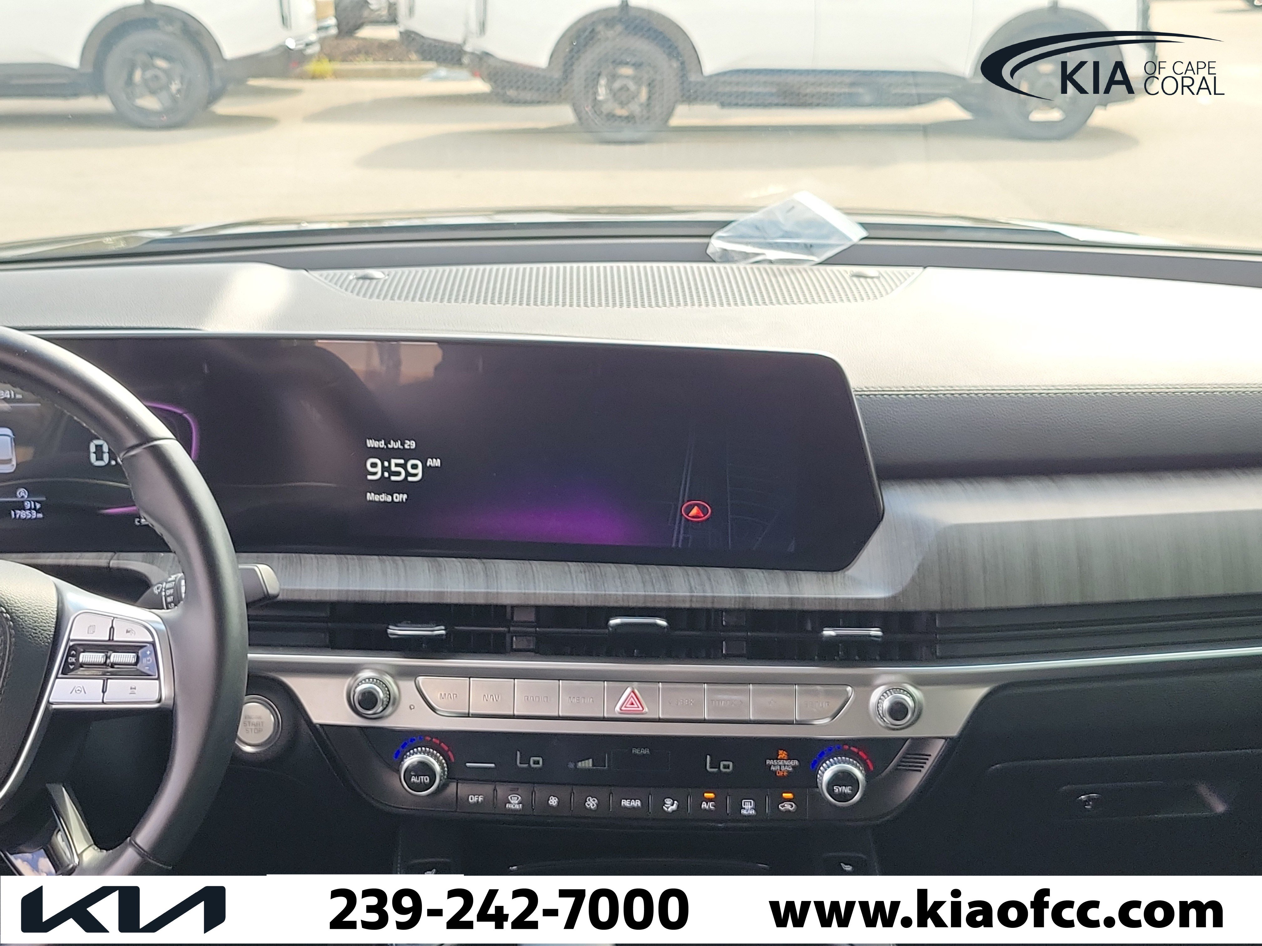 Certified 2024 Kia Telluride EX w/ EX Captain's Chair Package FWD image 19