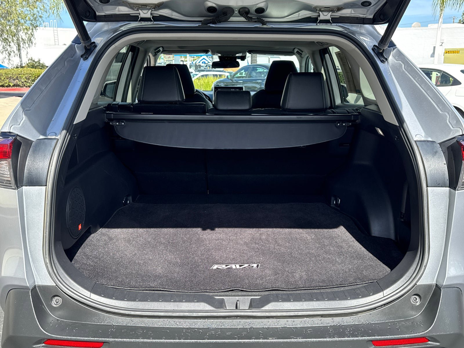 Used 2022 Toyota RAV4 XLE Premium FWD image 7