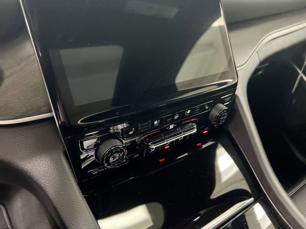 New 2025 Jeep Grand Cherokee Limited 4xe w/ Luxury Tech Group II image 13