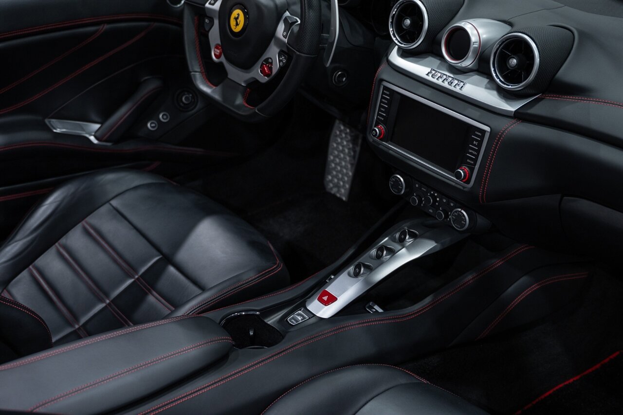 Used 2016 Ferrari California T RWD image 59