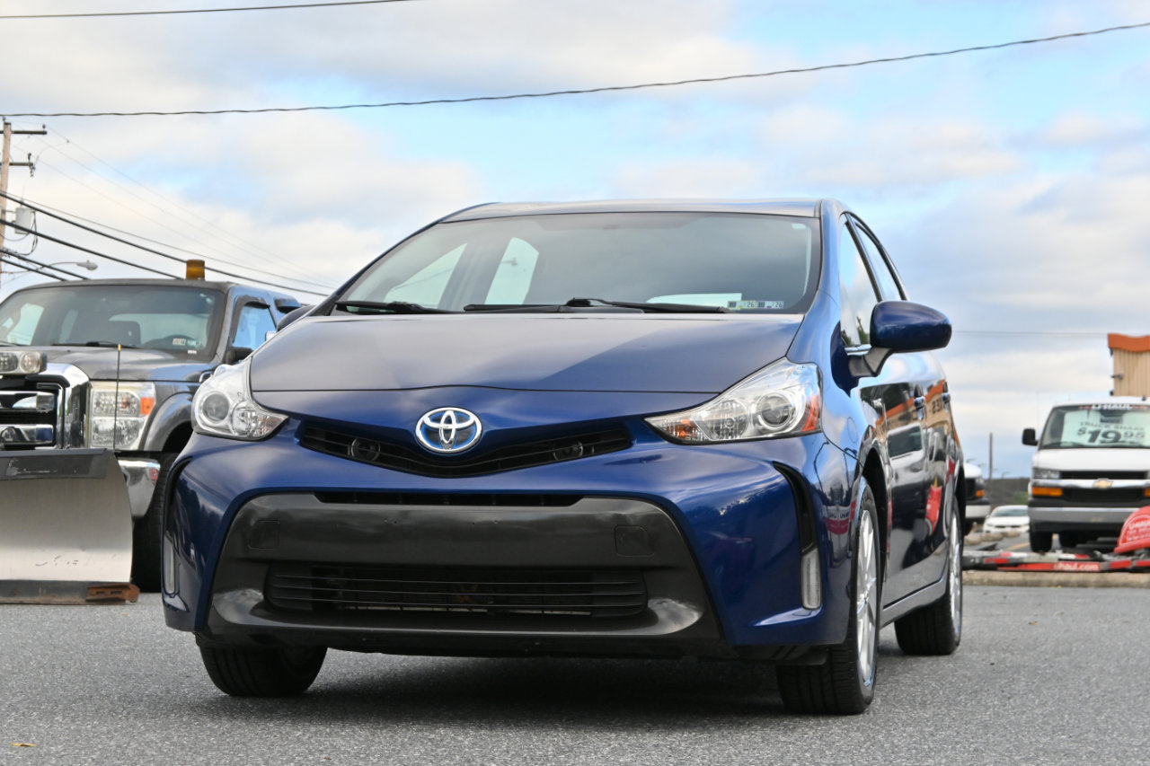 Used 2017 Toyota Prius V Three image 6