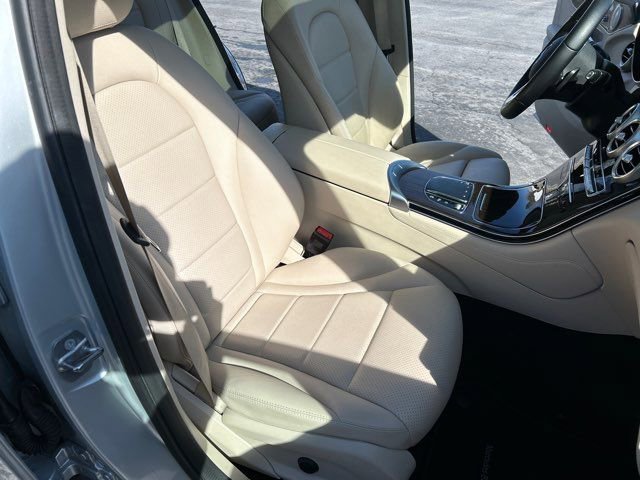 Used 2020 Mercedes-Benz GLC 300 image 24