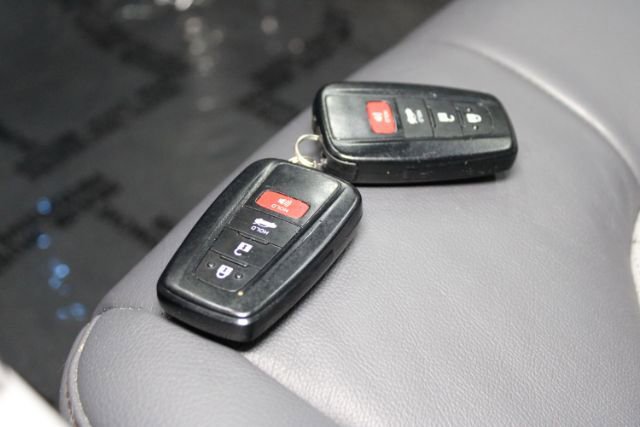 Used 2019 Toyota Camry XLE FWD image 19