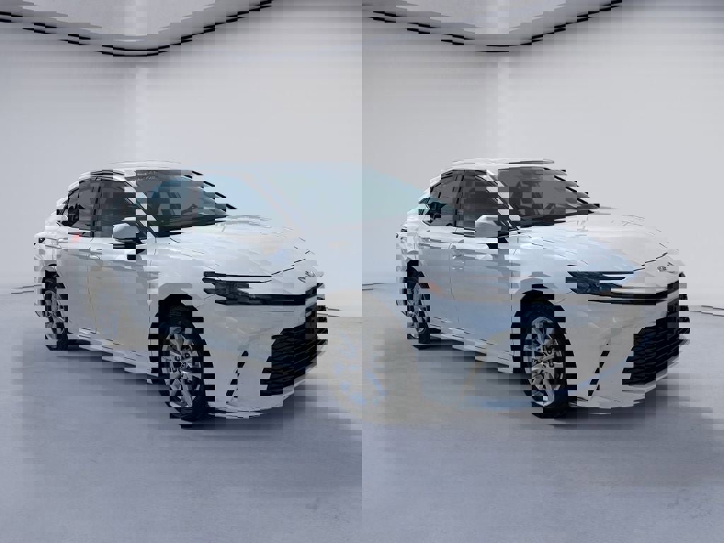 Used 2025 Toyota Camry LE image 7