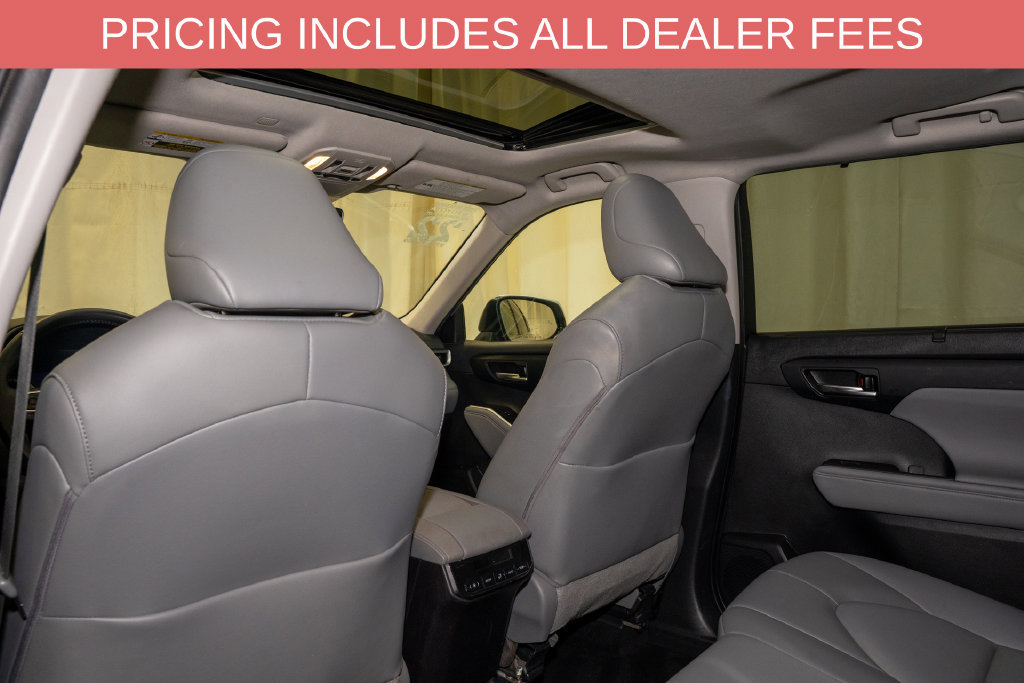 Used 2022 Toyota Highlander XLE AWD/4WD image 11