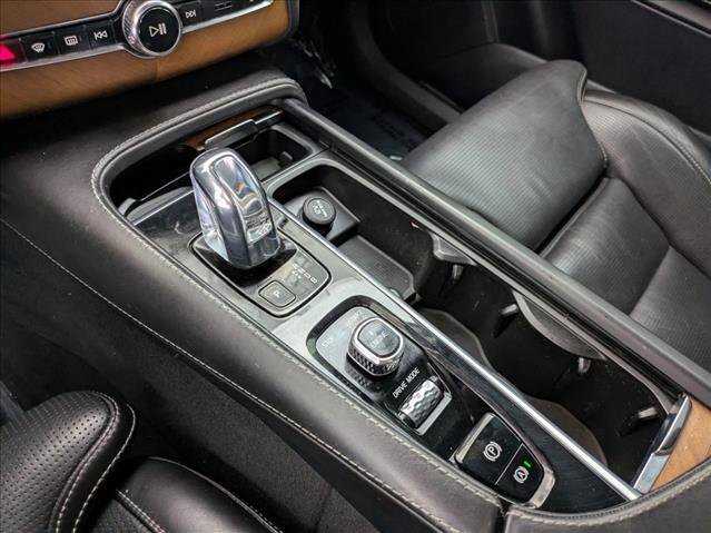 Used 2016 Volvo XC90 T8 Inscription w/ Vision Package image 13