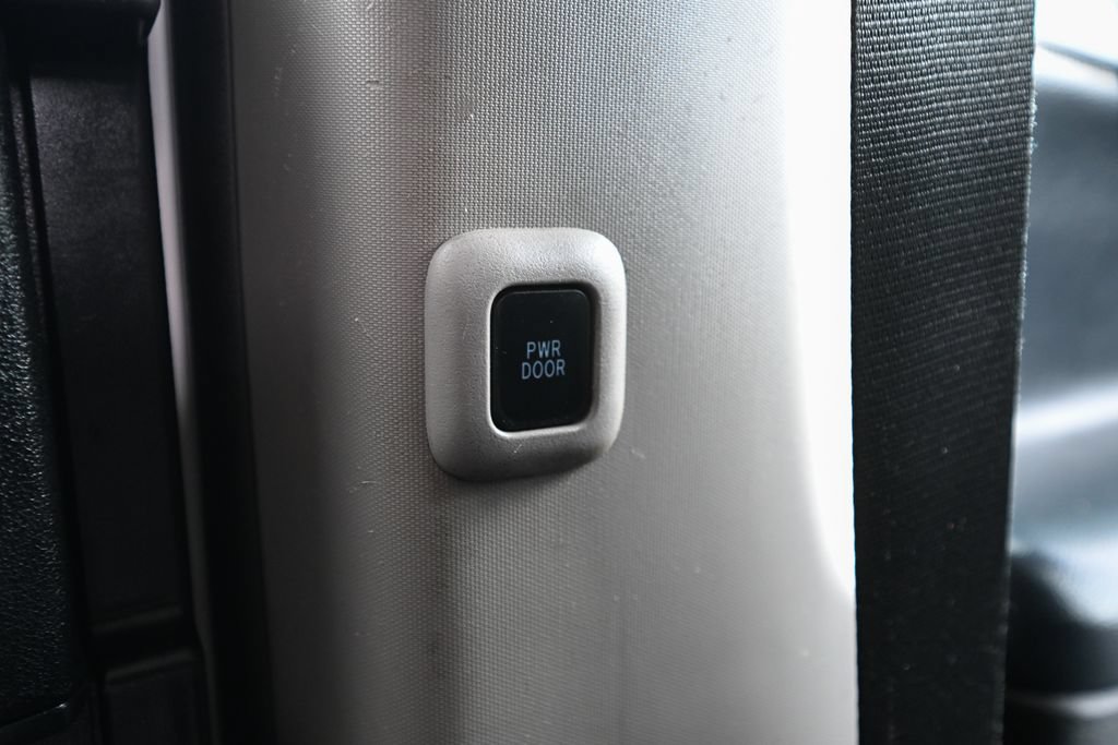 Used 2017 Toyota Sienna SE FWD image 29