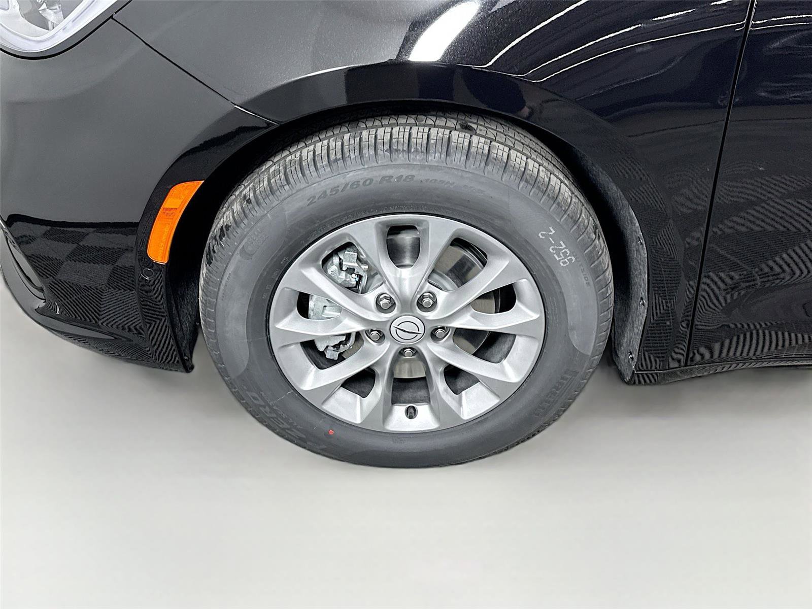 New 2026 Chrysler Pacifica Limited FWD image 27