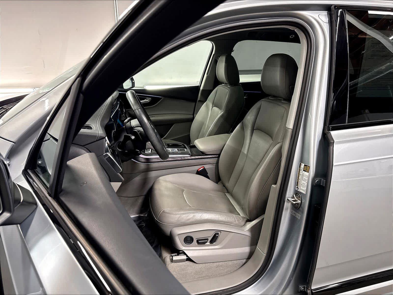 Used 2023 Audi Q7 3.0T Premium Plus w/ Premium Plus Package AWD/4WD image 26