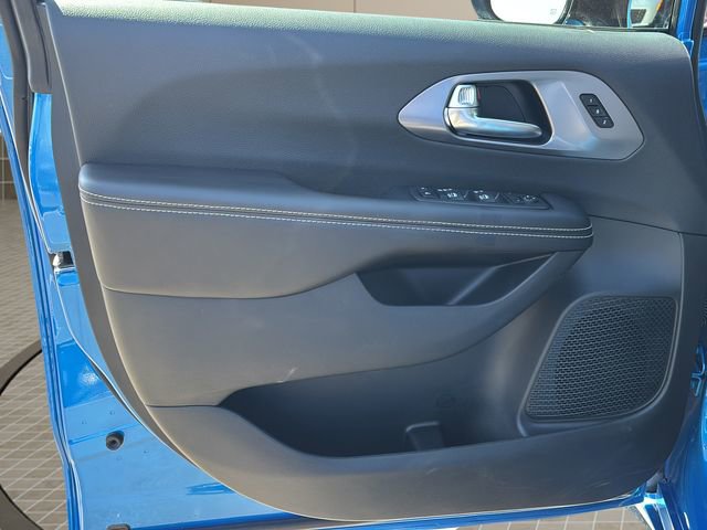 New 2026 Chrysler Pacifica Select image 15