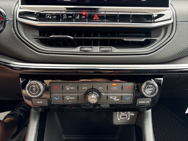 New 2026 Jeep Compass Latitude AWD/4WD image 18