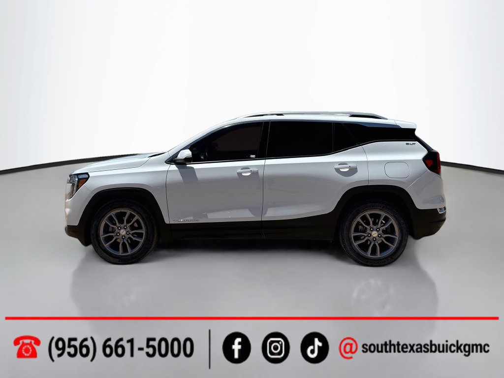 Used 2022 GMC Terrain SLT w/ Tech Package FWD image 4