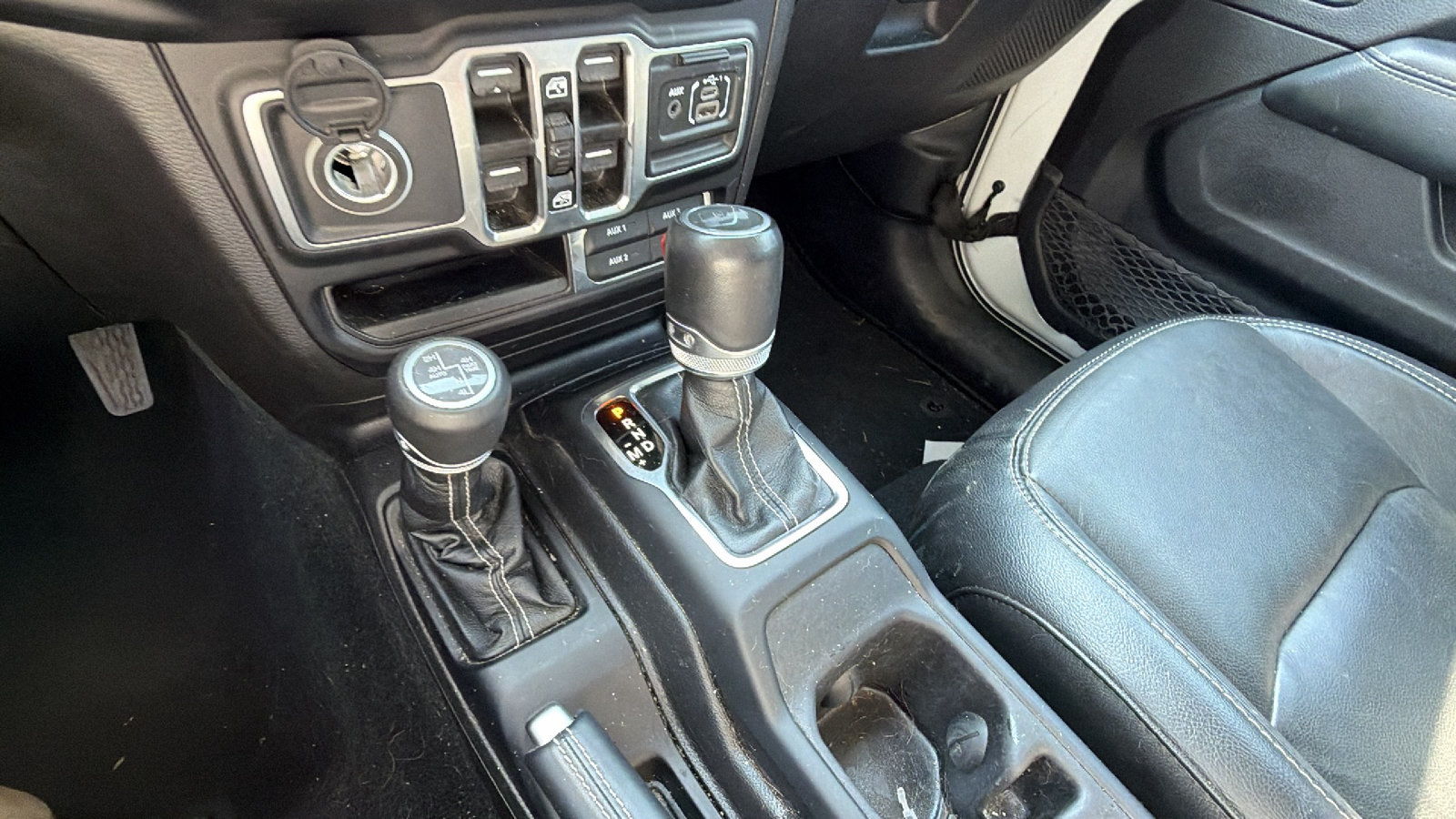 Used 2023 Jeep Wrangler Unlimited Sahara AWD/4WD image 30