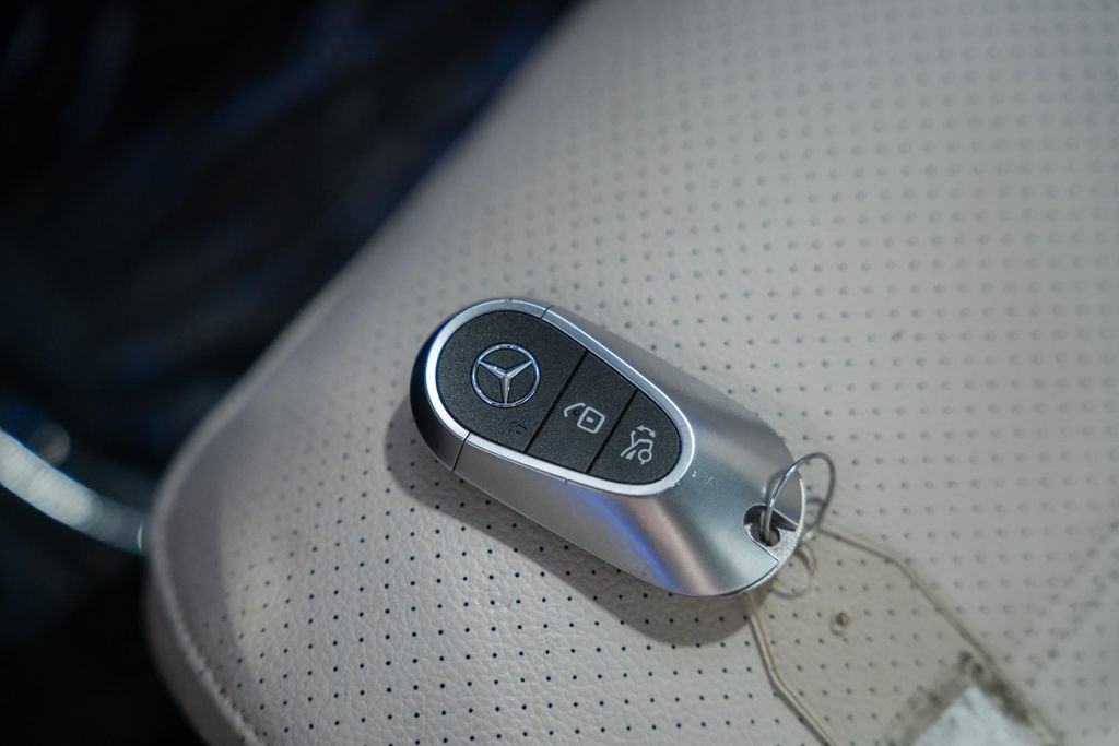 Used 2025 Mercedes-Benz C 300 4MATIC Sedan image 51