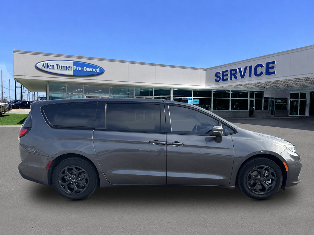 Used 2022 Chrysler Pacifica Touring-L w/ S Appearance Package FWD image 9