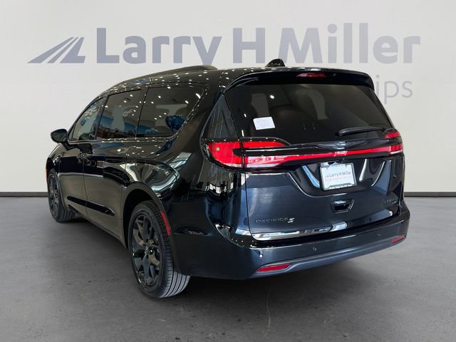 New 2026 Chrysler Pacifica Limited image 3