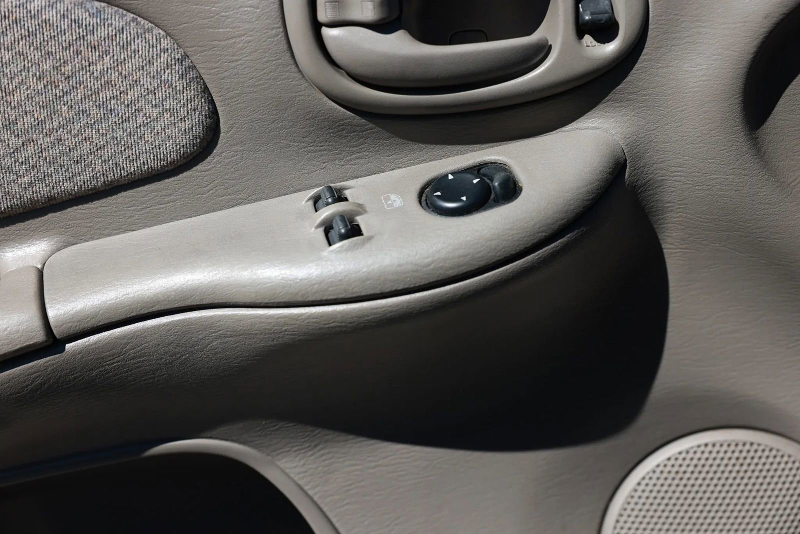 Used 2001 Dodge Neon Highline image 40