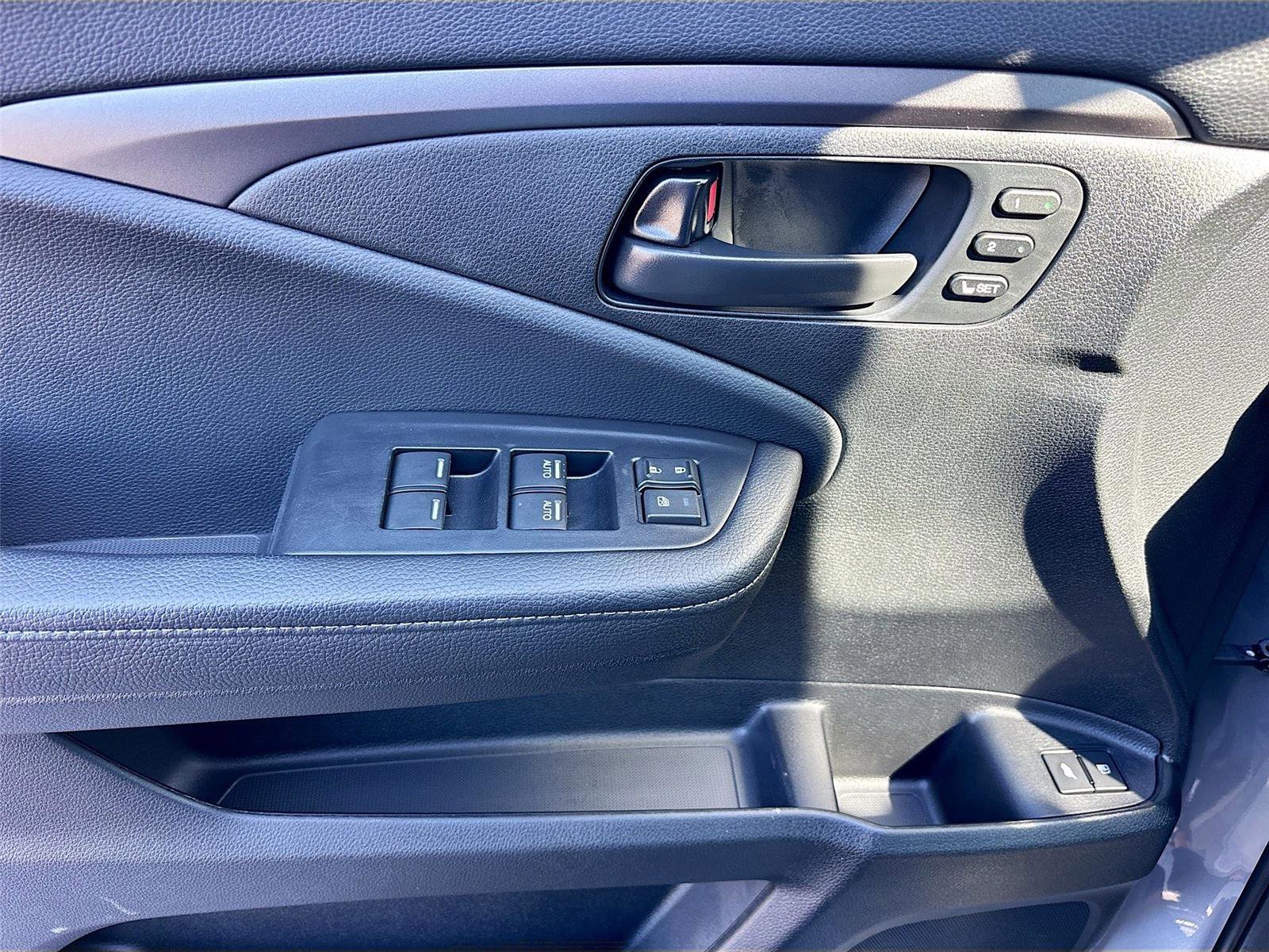 Certified 2025 Honda Passport EX-L image 20