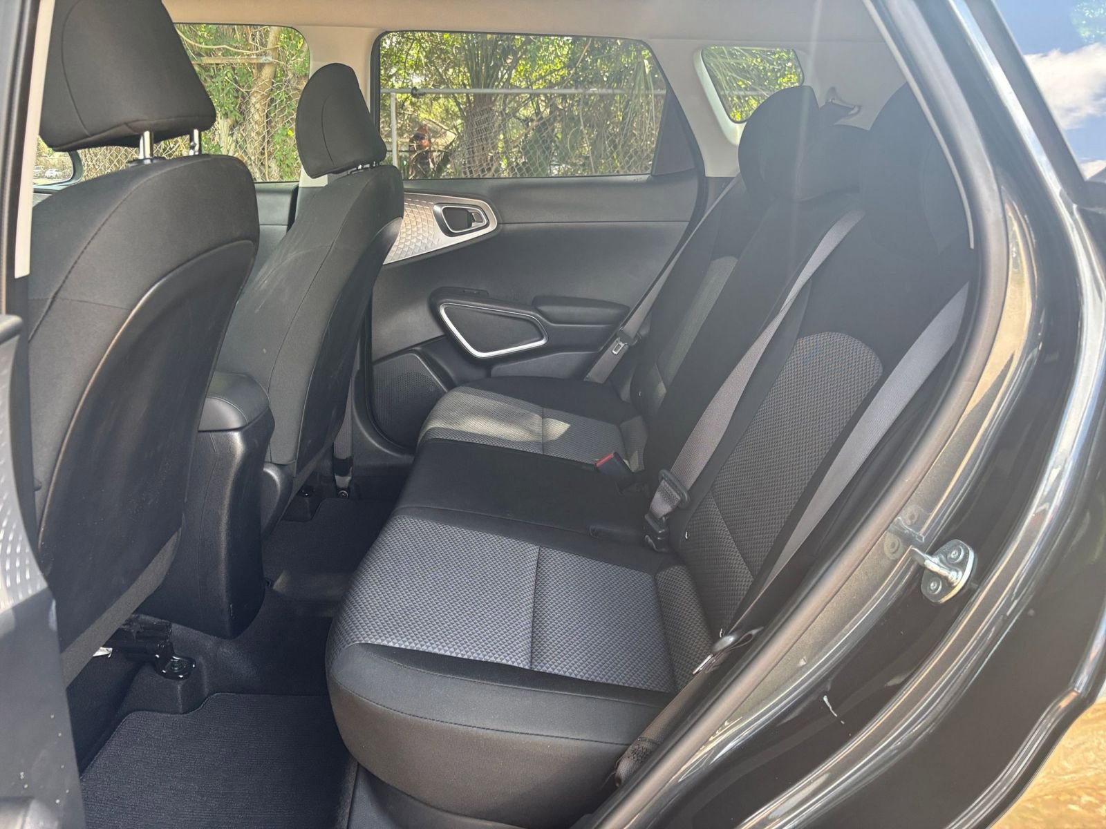 Used 2025 Kia Soul LX w/ LX Technology Package FWD image 25