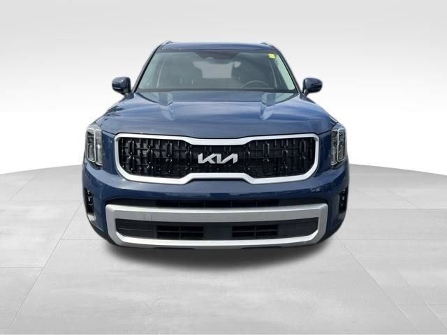 Certified 2024 Kia Telluride EX w/ EX Captain's Chair Package AWD/4WD image 3