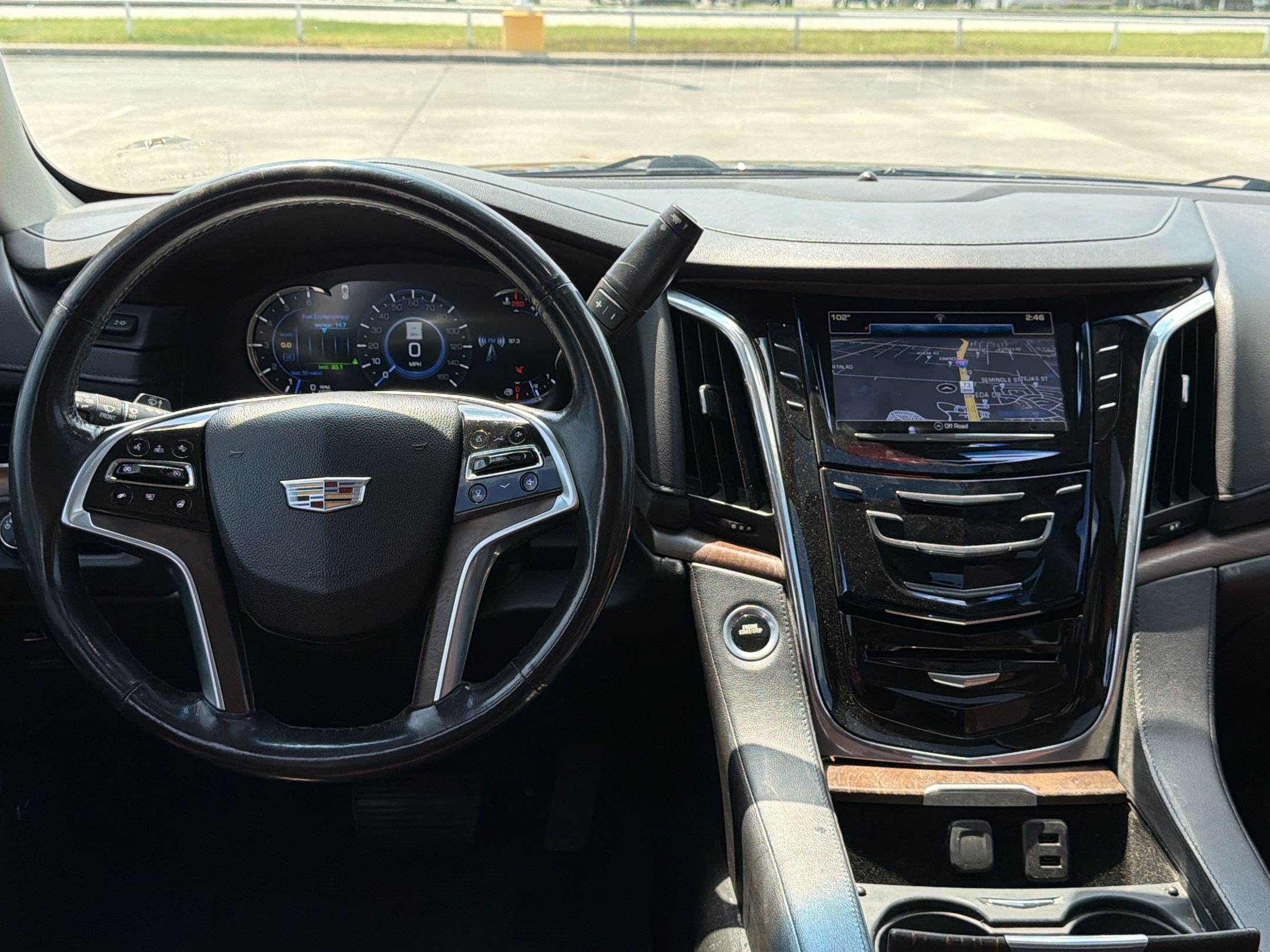 Used 2018 Cadillac Escalade Premium Luxury RWD image 28