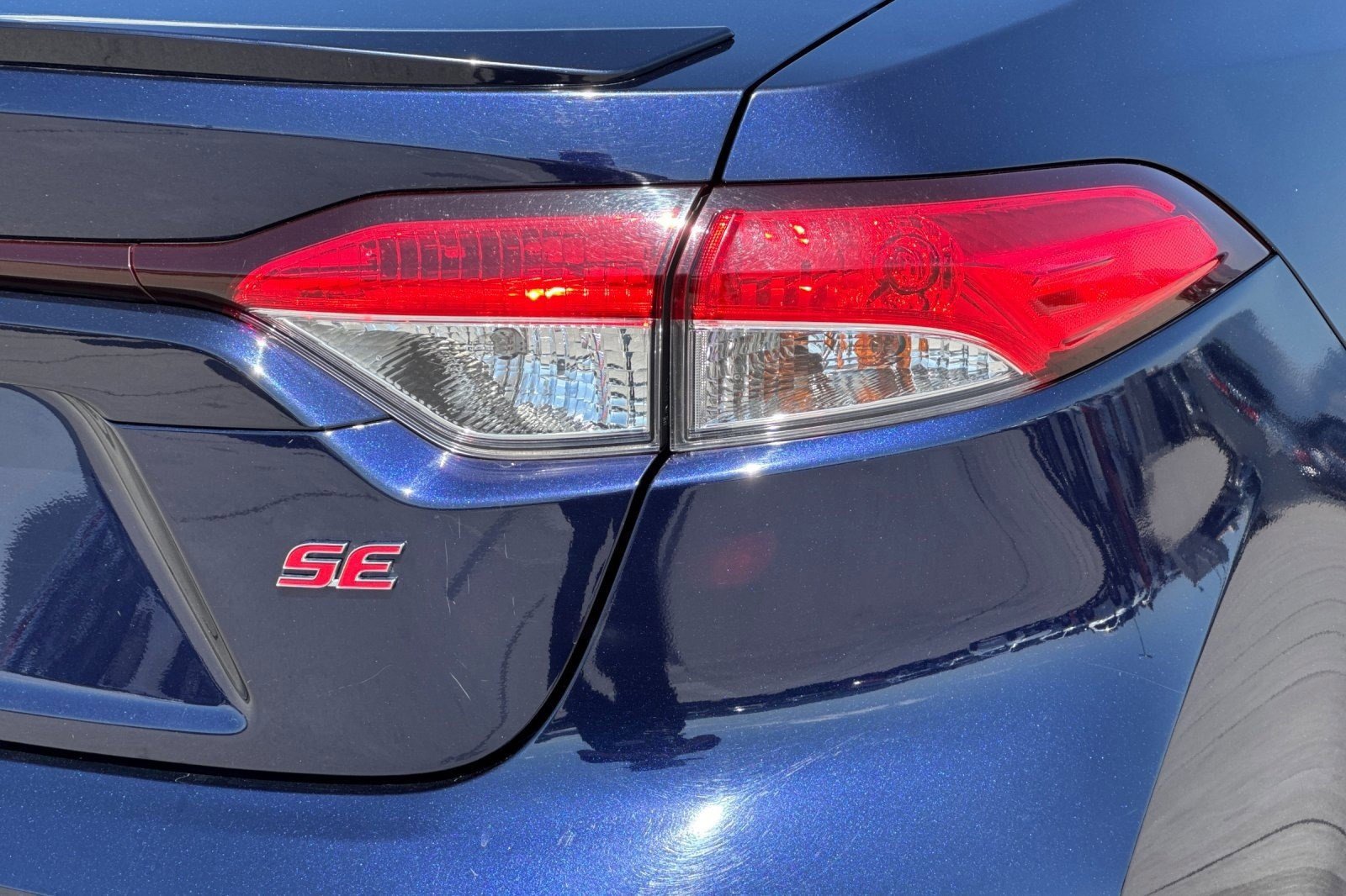 Used 2022 Toyota Corolla SE w/ SE Premium Package FWD image 11