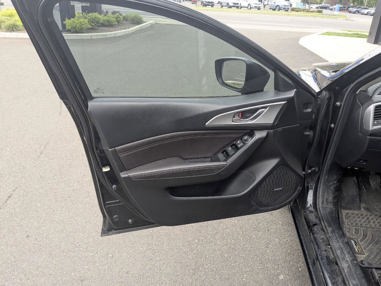 Used 2017 MAZDA MAZDA3 Touring w/ Popular Equipment Package FWD image 14