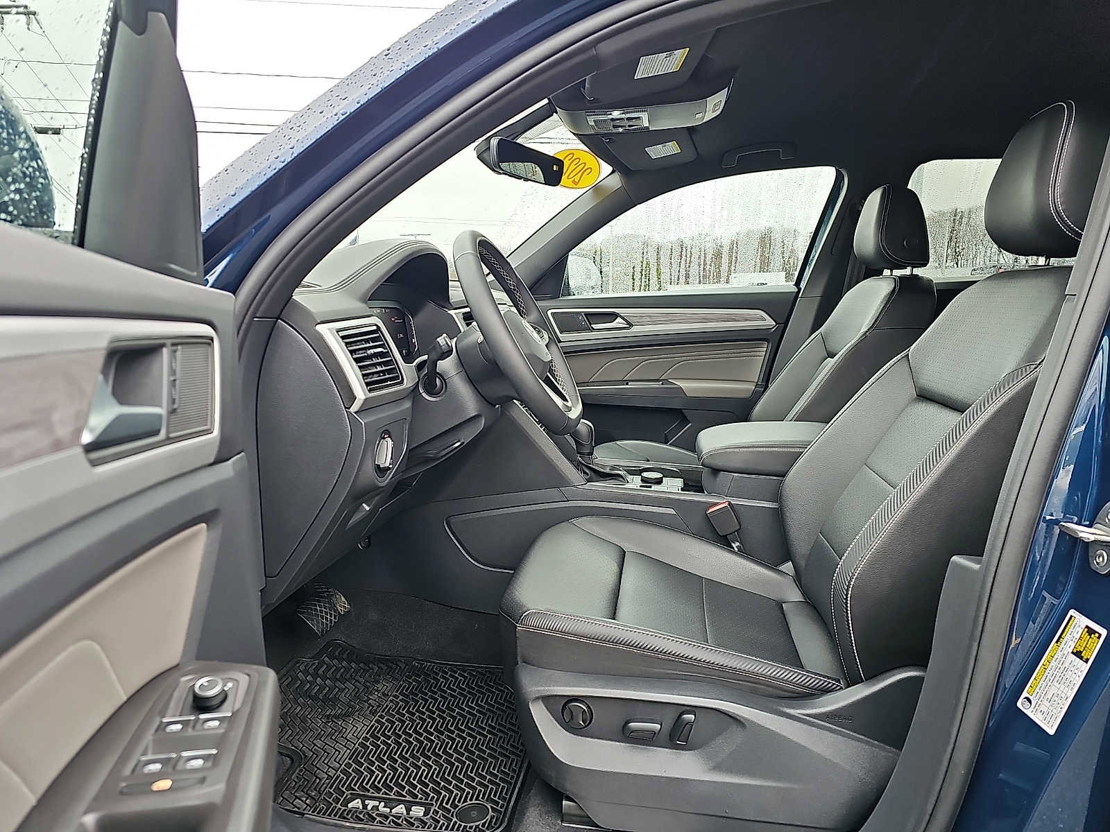 Used 2022 Volkswagen Atlas Cross Sport SE image 14