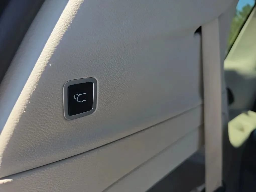 Used 2023 Chrysler Pacifica Touring-L FWD image 51