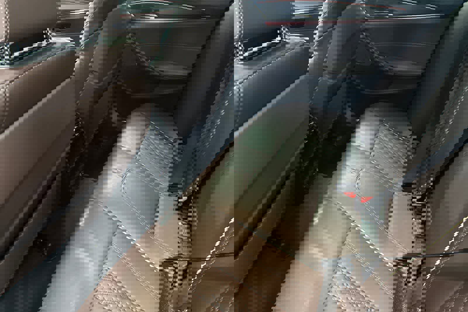 Used 2023 BMW M550i xDrive w/ Parking Assistance Package image 4