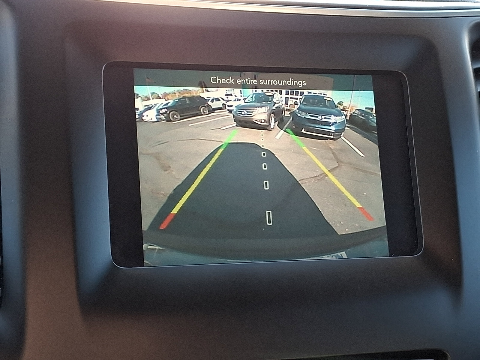 Used 2019 Jeep Cherokee Latitude Plus w/ Cold Weather Group AWD/4WD image 18