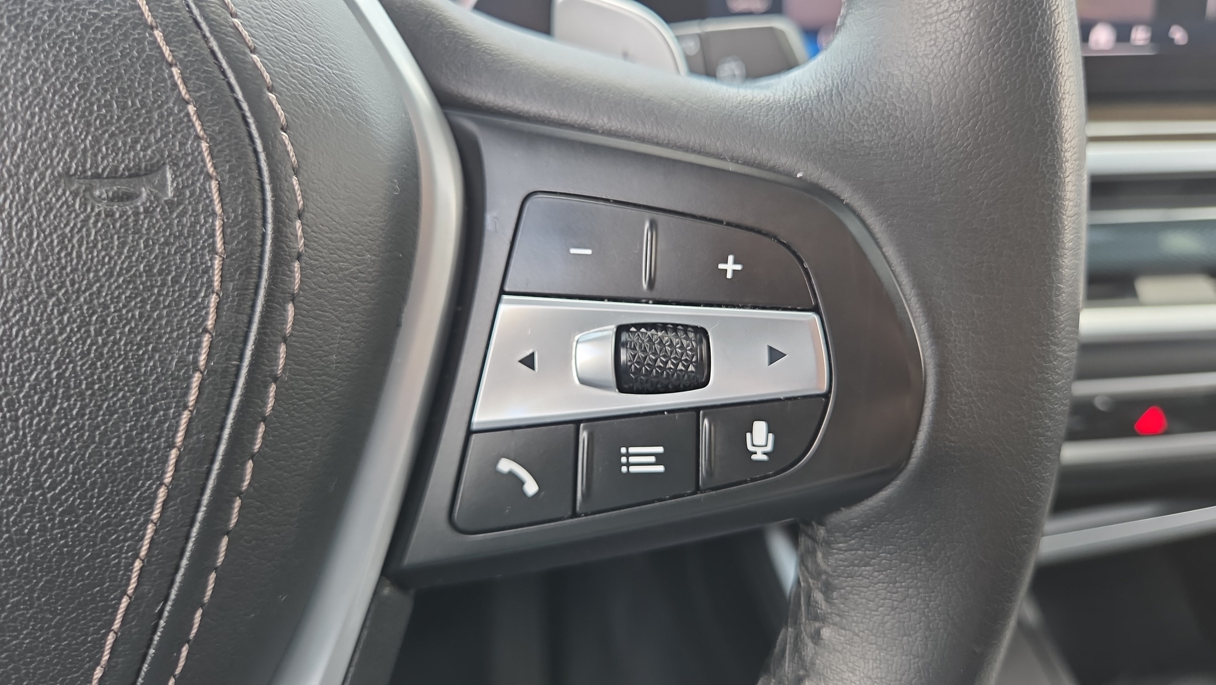 Used 2025 BMW X5 sDrive40i RWD image 20