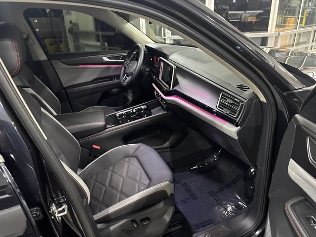 Used 2024 Volkswagen Atlas Peak Edition SEL AWD/4WD image 39